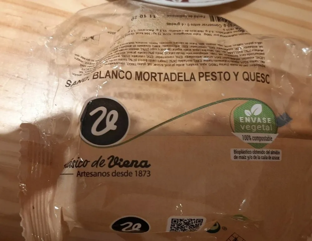 SAND. BLANCO MORTADELA PESTO Y QUESO