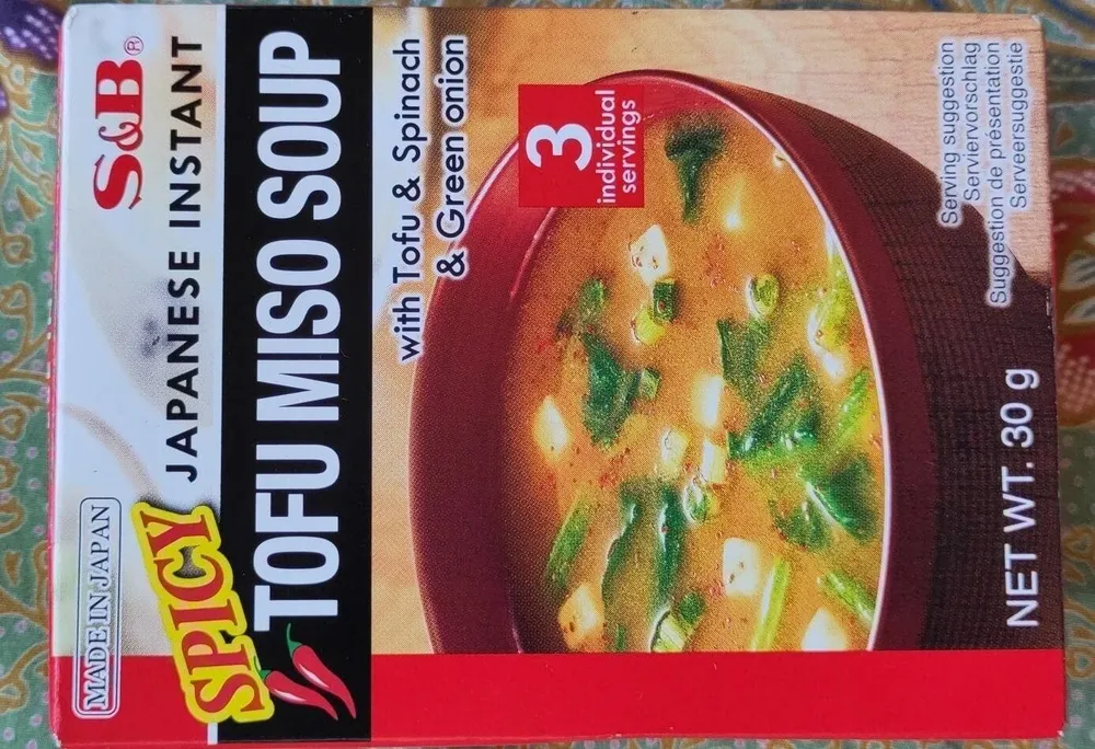 Soupe miso épicée instantanée japonaise au tofu