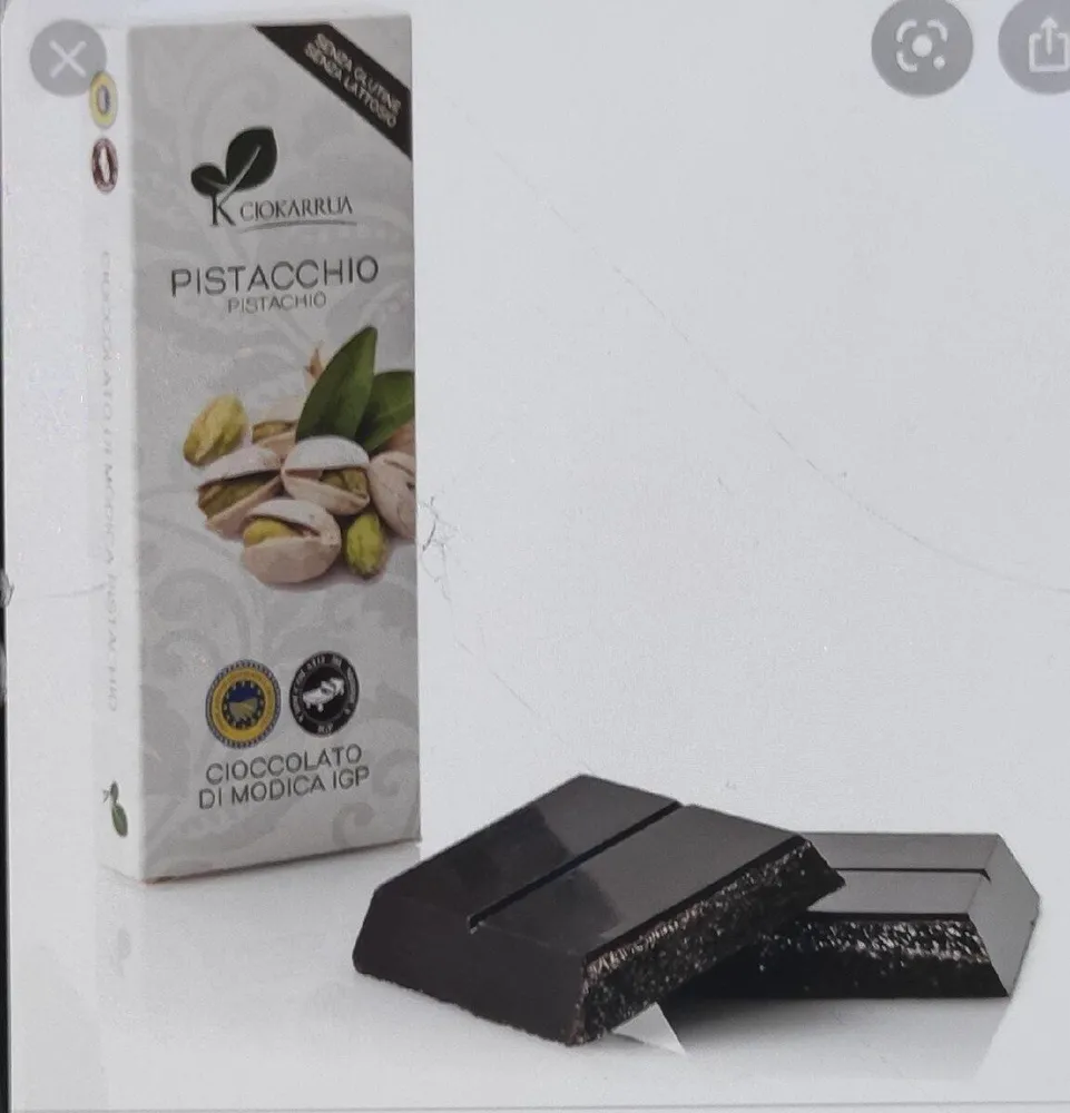 Cioccolata fondente con pezzi di pistacchio