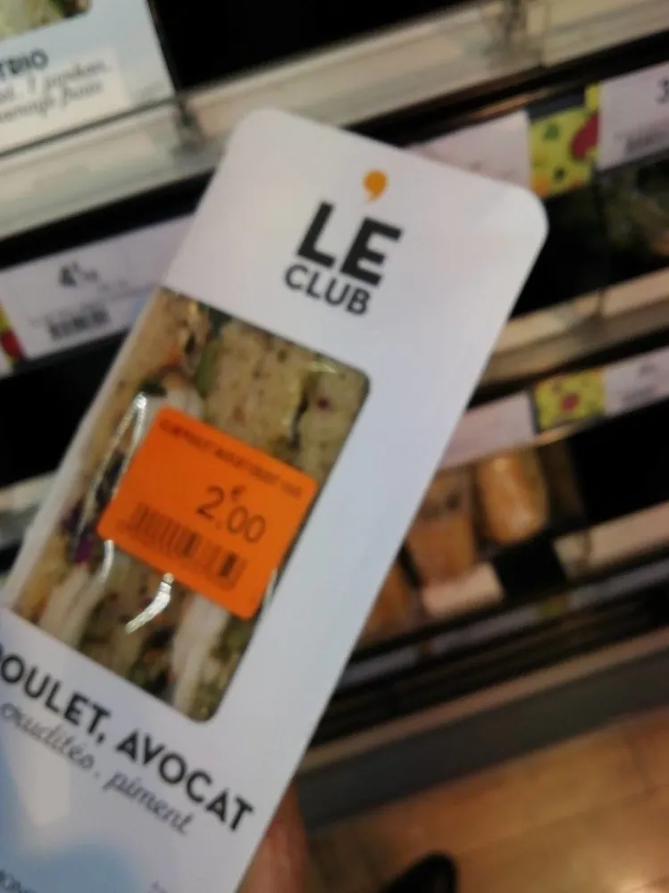 Le club poulet avocat crudités piment