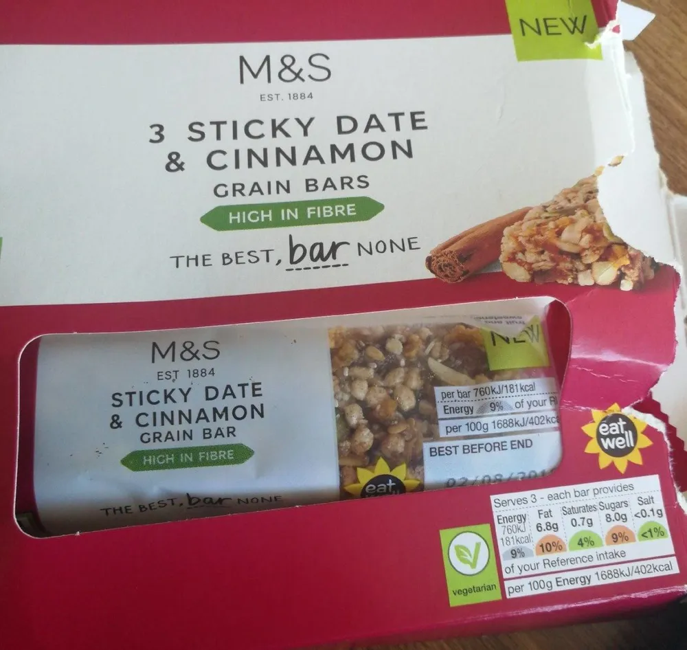 Sticky date & cinnamon grain bars