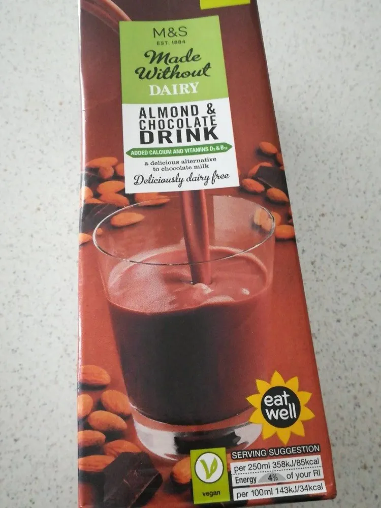 Almond & chocolate milk drink