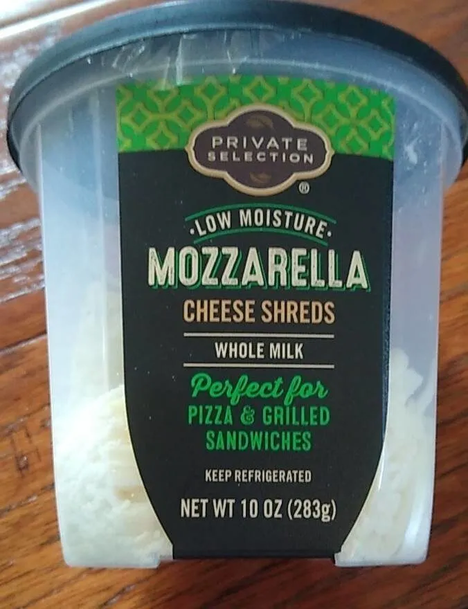 Mozzarella cheese shreds