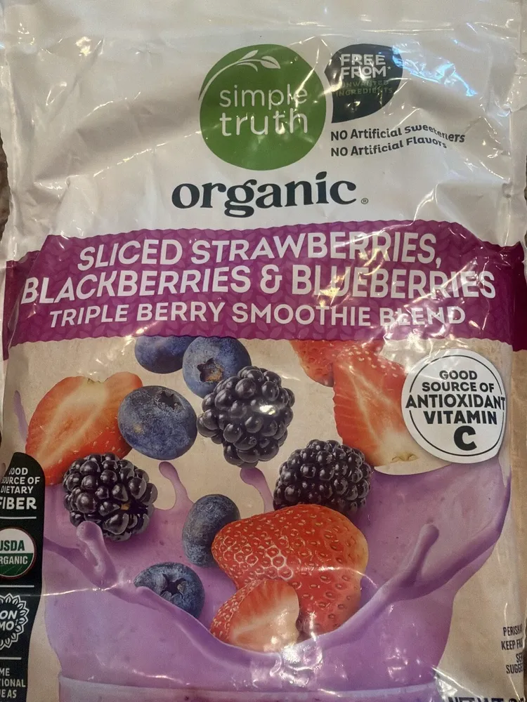 Sliced Strawberries, Blackberries & Blueberries Triple Berry Smoothie Blend