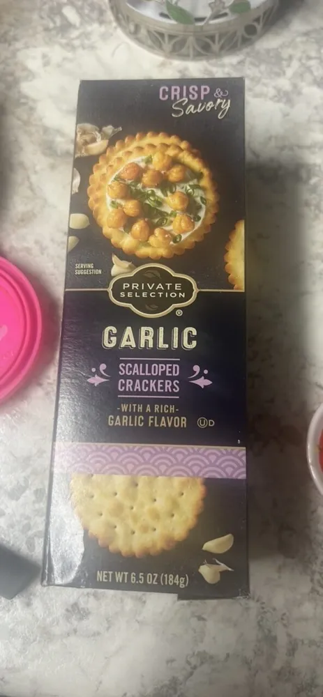 Garlic Scalloped Crackers