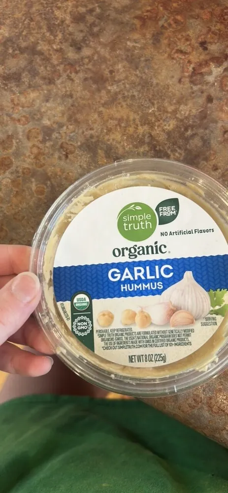 GARLIC HUMMUS