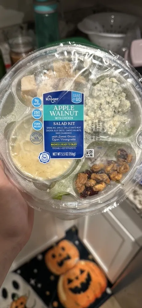 APPLE WALNUT WITH CHICKEN SALAD KIT