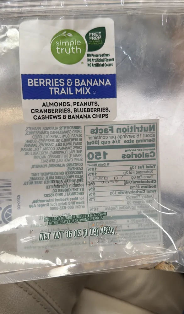Berries and banana trail mix
