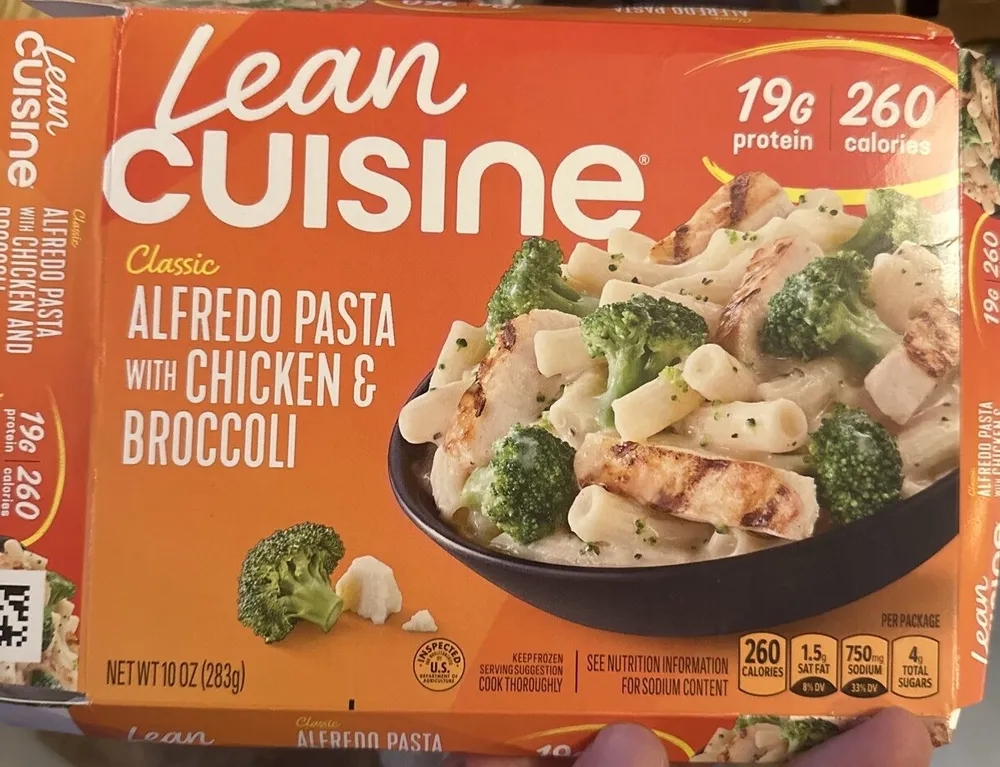 Classic Alfredo Pasta with Chicken & Broccoli