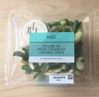 Salade de pâtes caesar et légumes verts