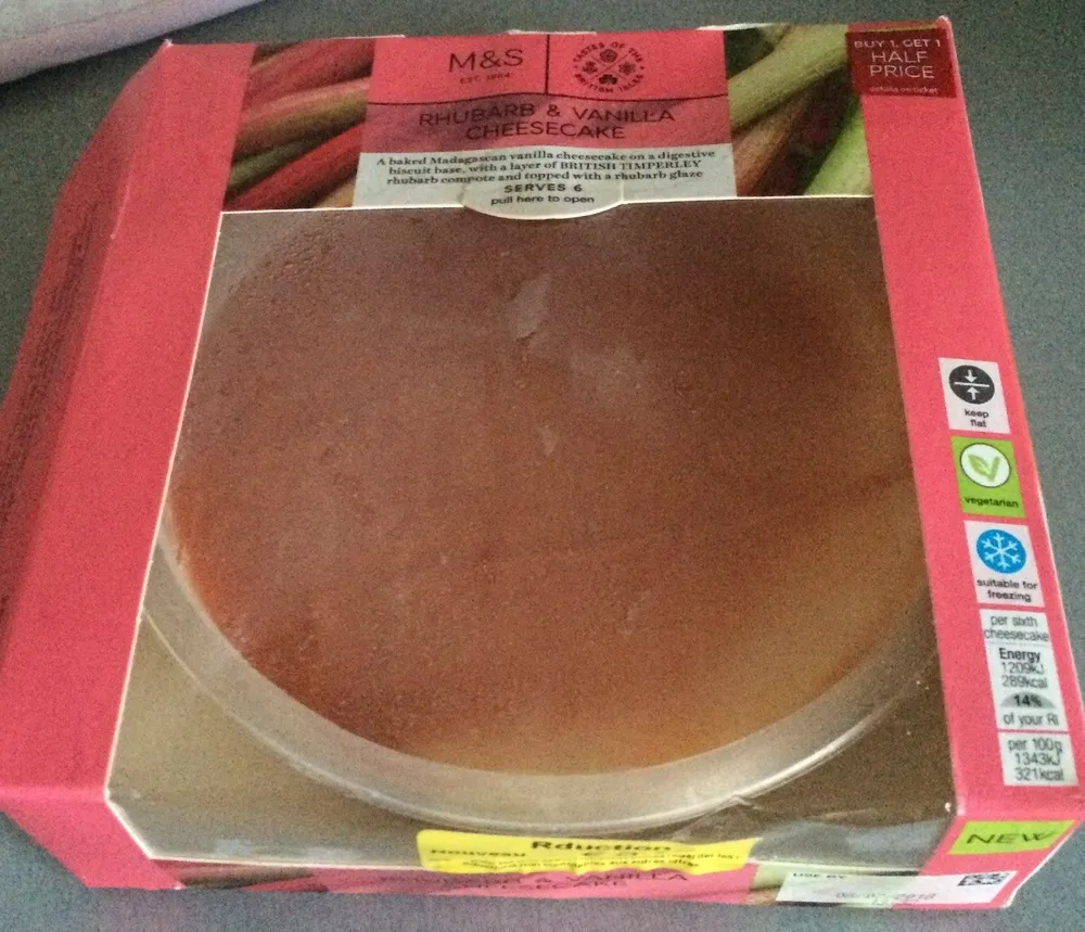 Rhubarb & vanilla cheesecake