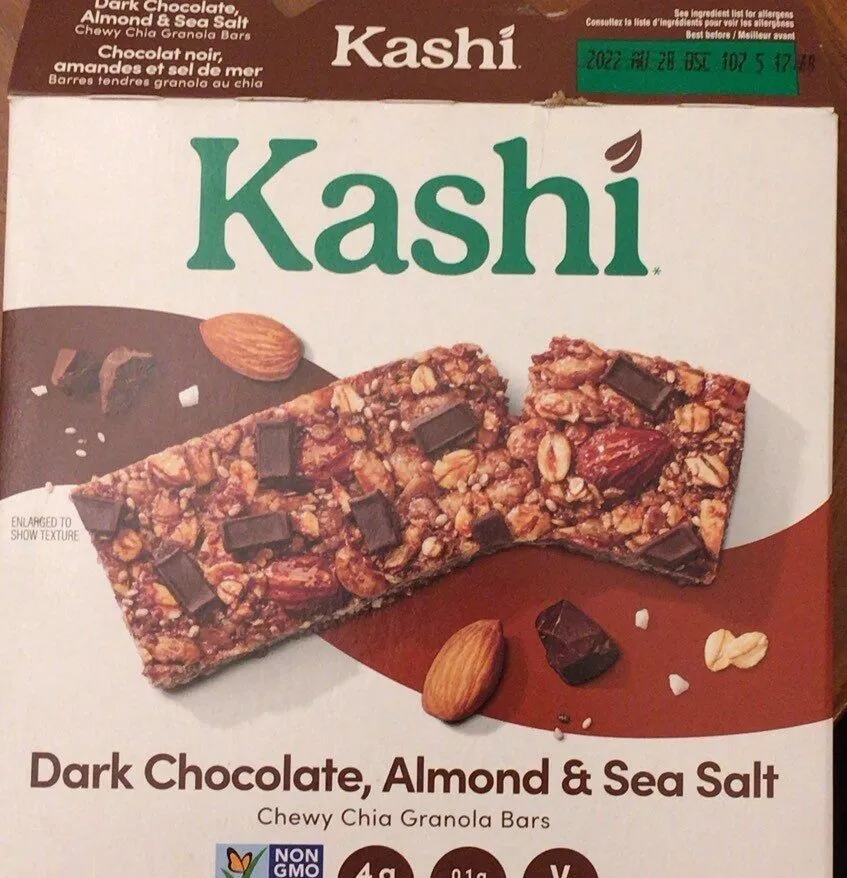 Dark Chocolate, Almond and Sea Salt Chewy Chia Granola Bats