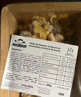 Sauté de légumes au beurre de cacahuètes et émincé de poulet