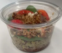 Salade Quinoa corail fraise feta