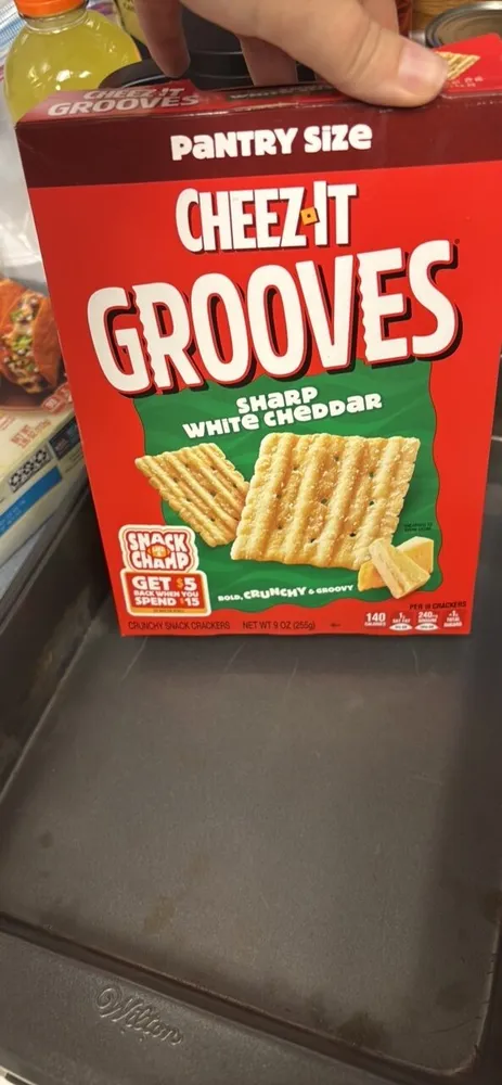 Cheez-It Grooves Sharp White Cheddar