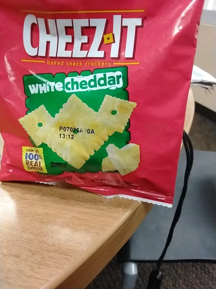 White cheddar baked snack crackers