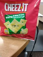 White cheddar baked snack crackers