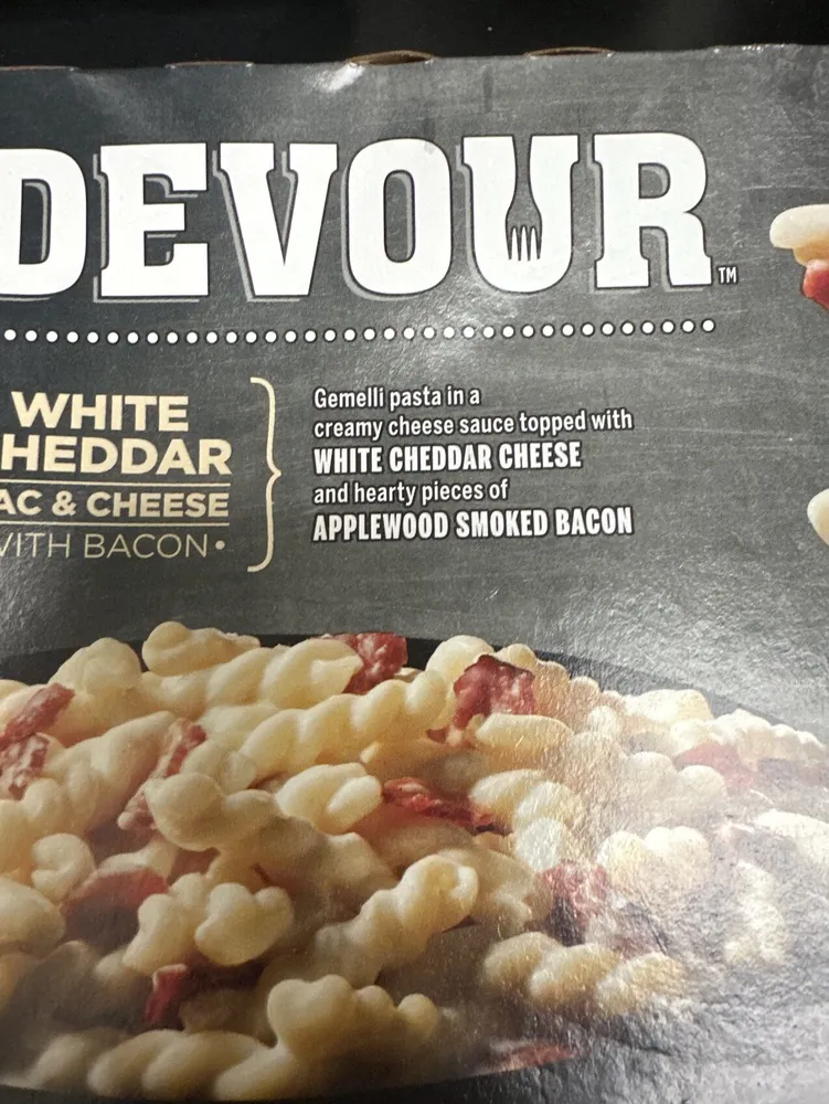 WHITE CHEDDAR MAC & CHEESE WITH BACON