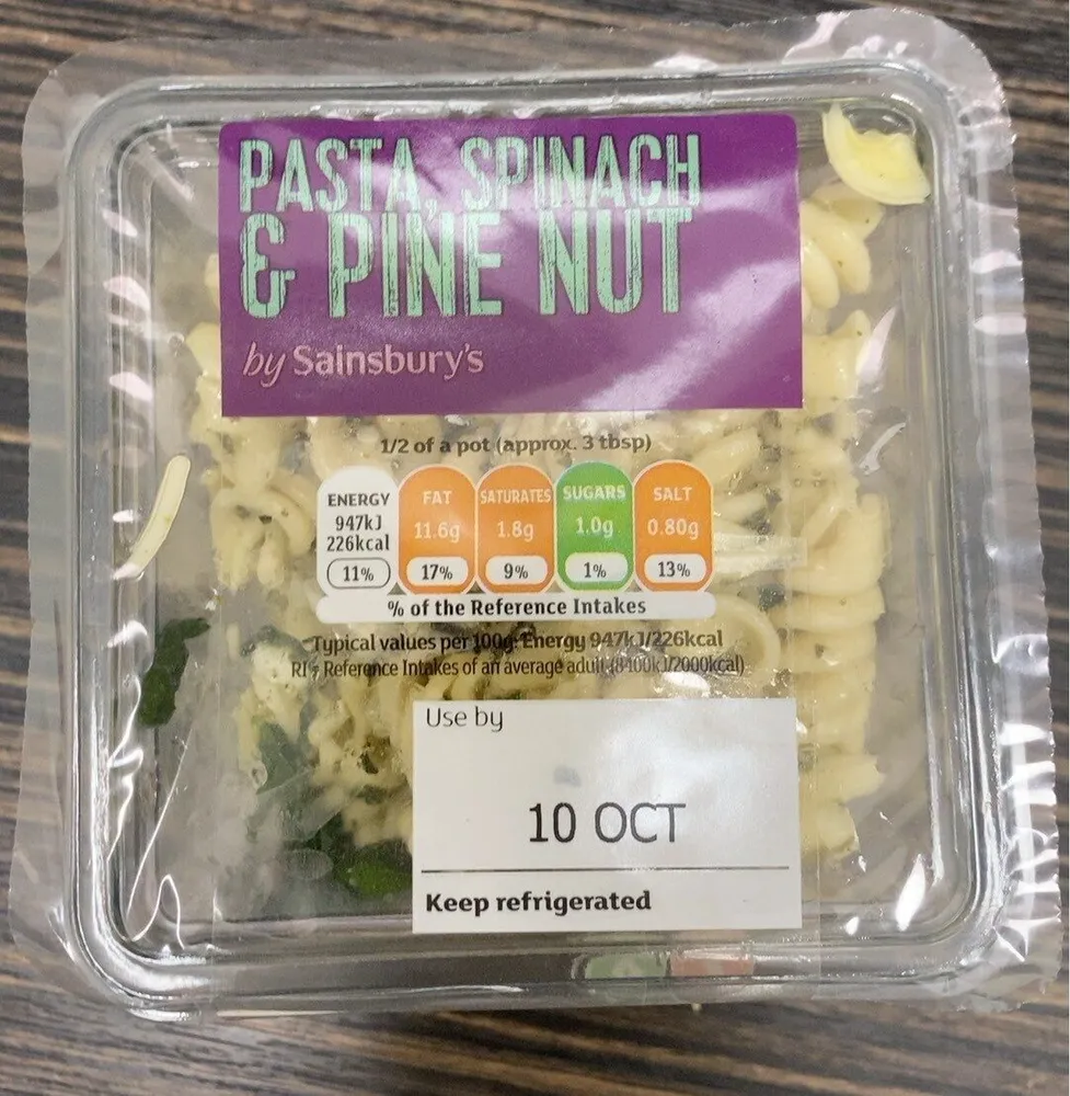 Pasta, spinach & pine nut