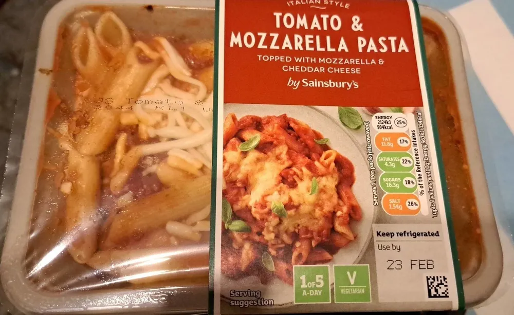 Tomato & mozzarella pasta