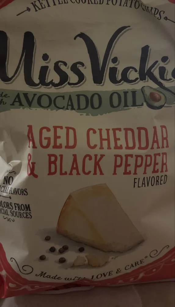 Aged Cheddar & Black Pepper Chips