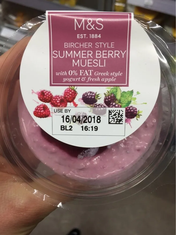 Summer berry muesli