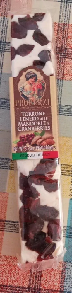 Torrone tenero alle mandorle e cranberries