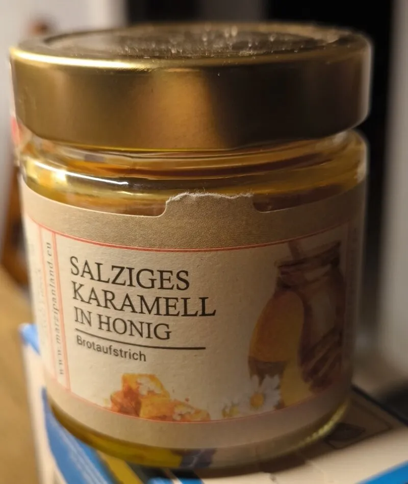 Salziges Karamell in Honig