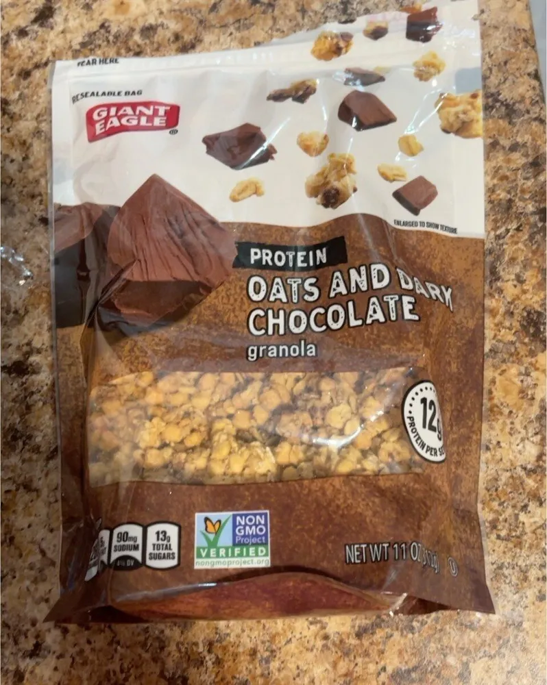 Oats and dark chocolate granola