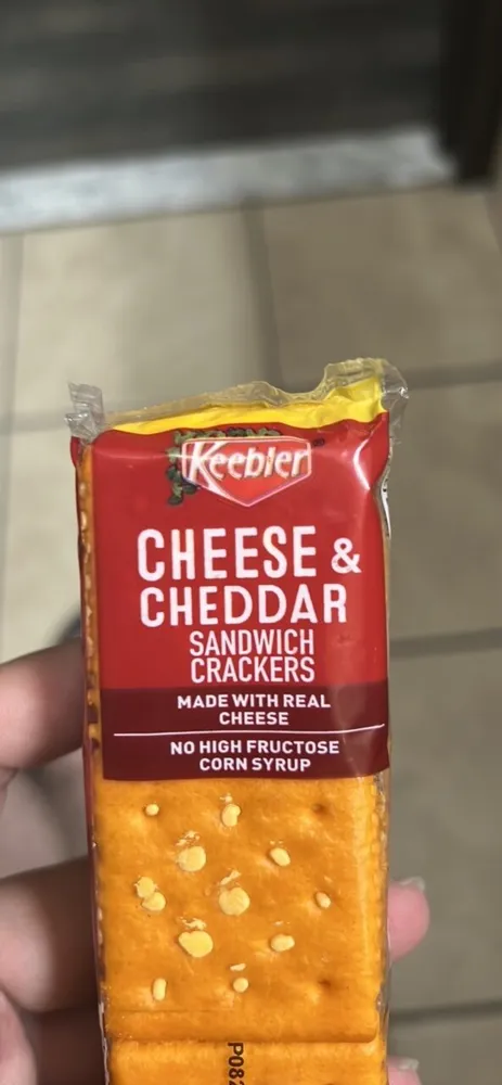 CHEESE & CHEDDAR CRACKERS