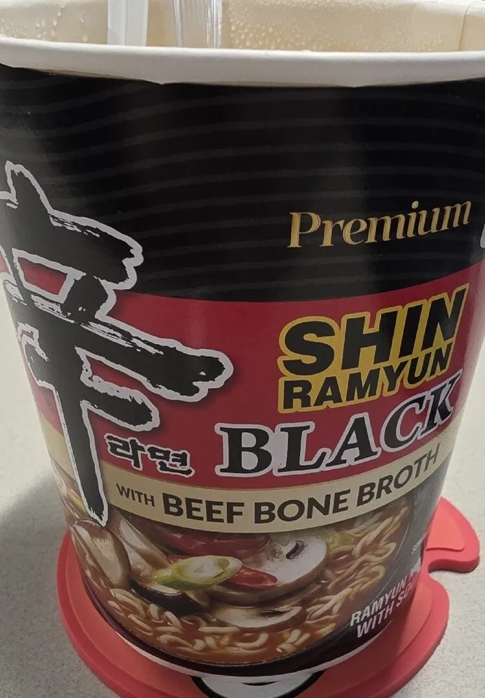 SHIN RAMYUN BLACK RAMYUN NOODLES WITH SOUP MIX
