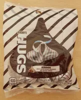 Kisses milk chocolate hugged by white crème