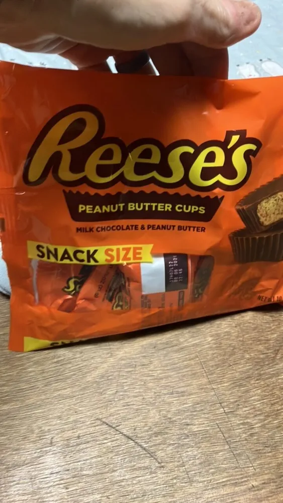 PEANUT BUTTER CUPS HILL CHOCOLATE & PEANUT BUTTER