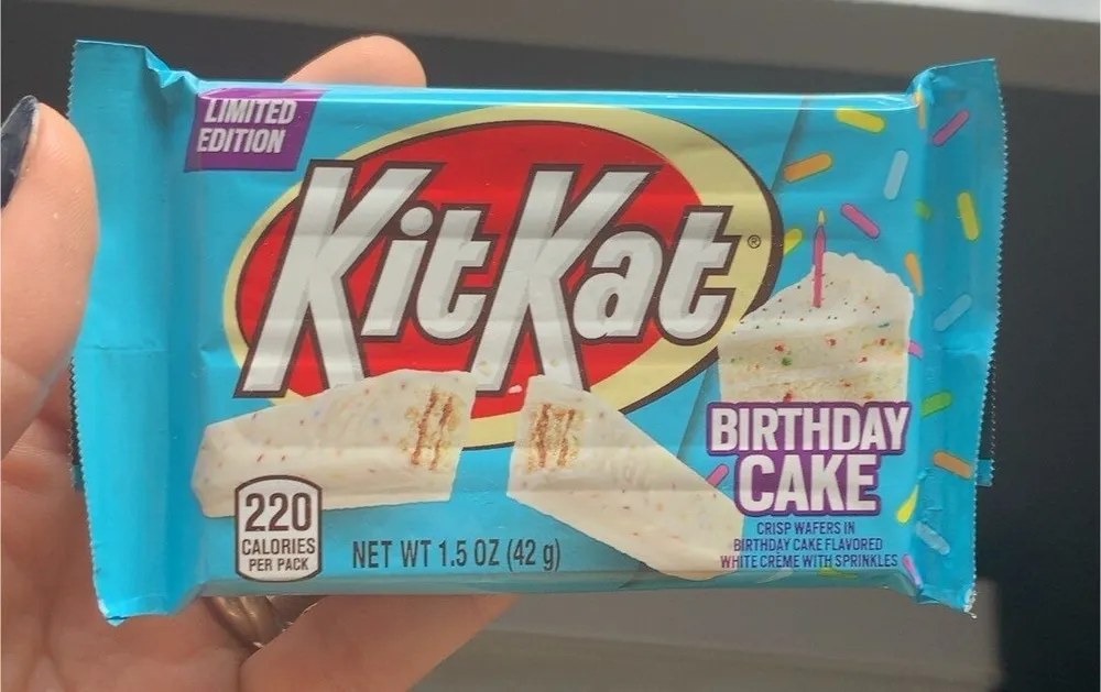 kit kat birthday cake
