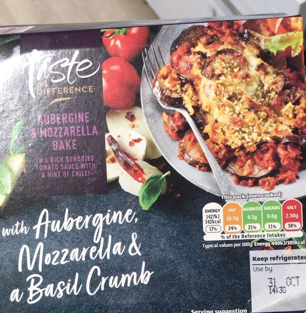 Aubergine mozza bake