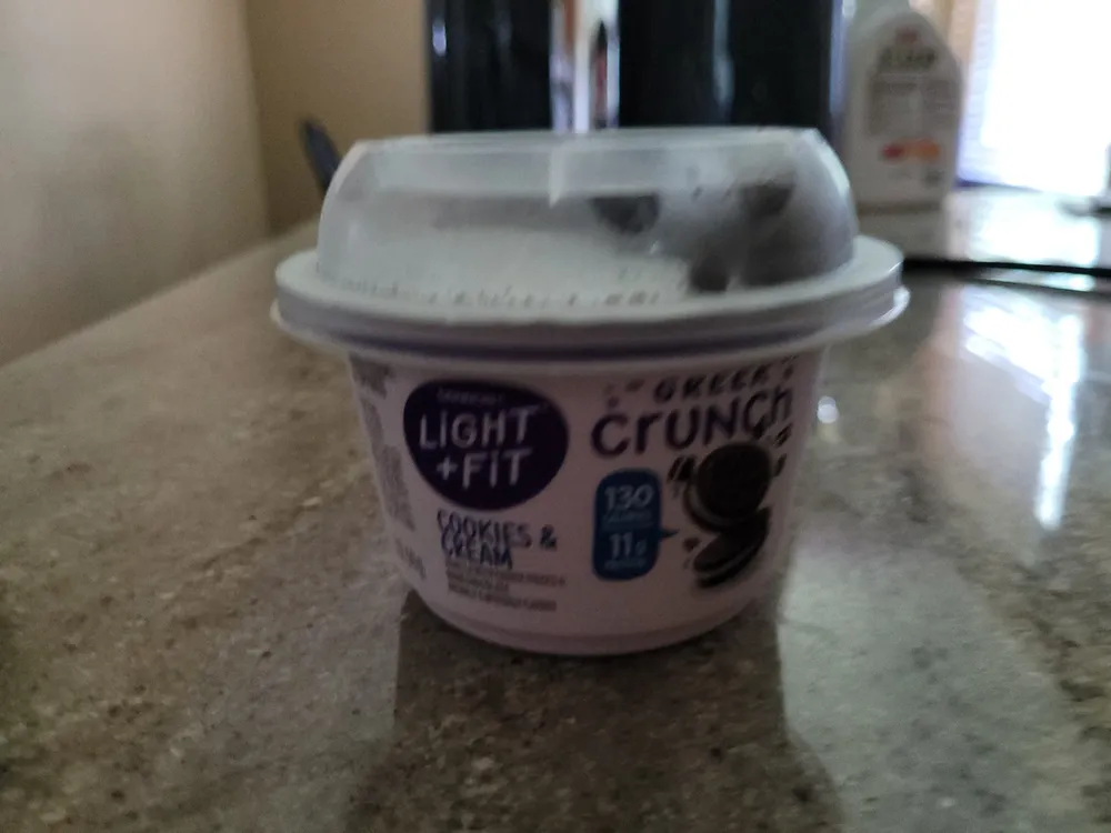 Nonfat yogurt & toppings, vanilla with cookie pieces & dark chocolate