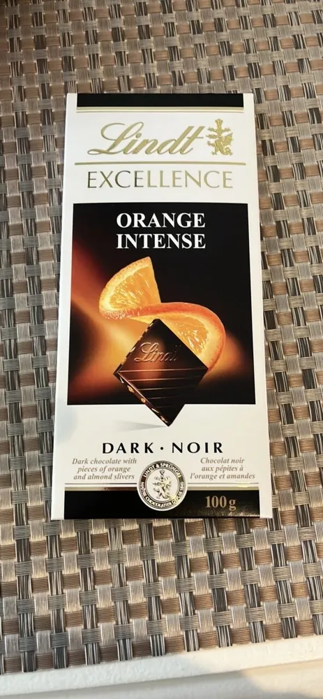 ORANGE INTENSE Dark Chocolate with pieces of orange and almond slivers