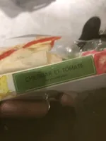 Cheddar et tomate sur un petit pain