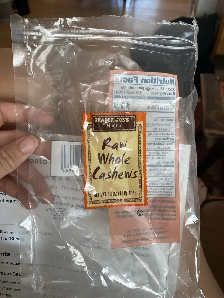 Raw whole cashews