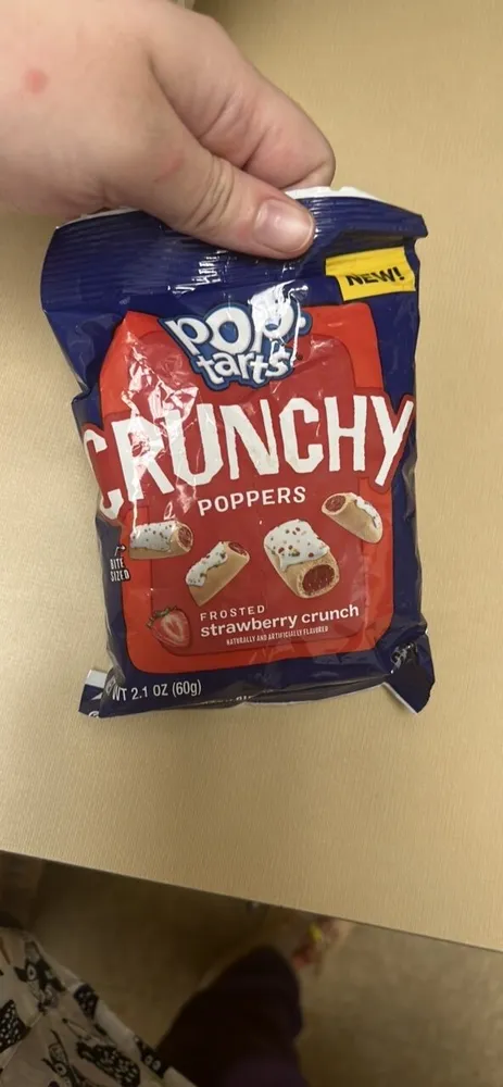 CRUNCHY POPPERS Frosted strawberry crunch