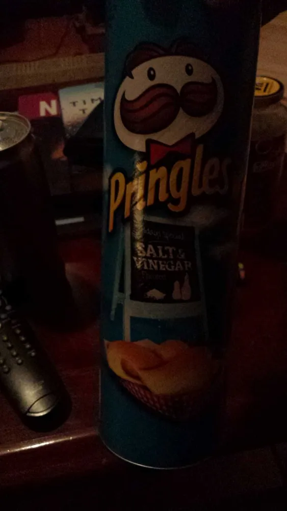 Potato crisps, salt & vinegar
