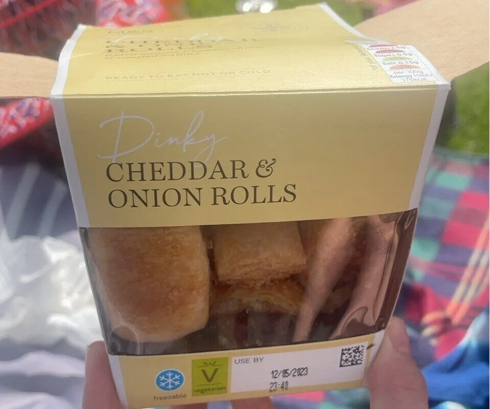 Dinky Cheddar & Onion Rolls