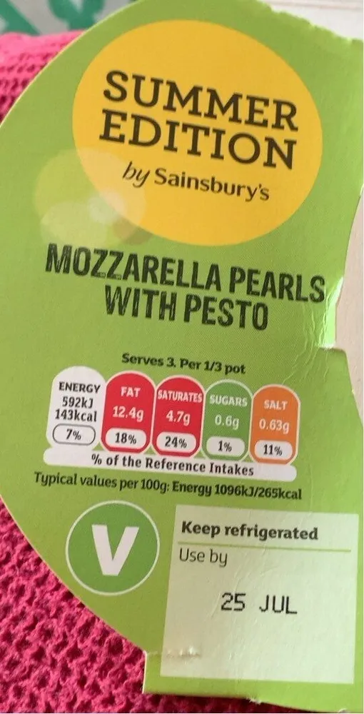 Mozzarella pearls with Pesto
