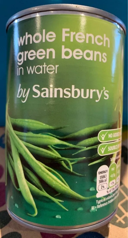 Whole green beans in water