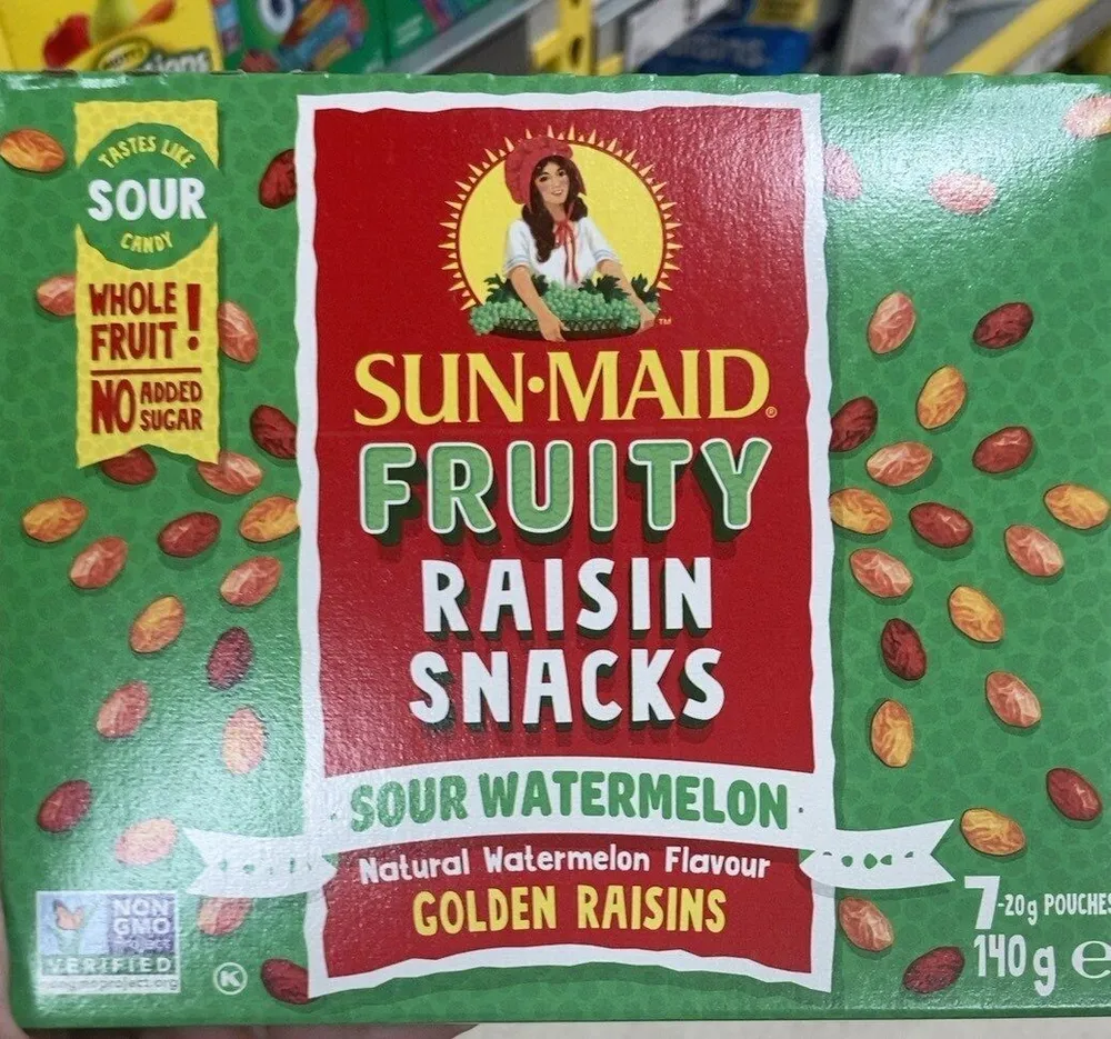 Fruity raisin snacks