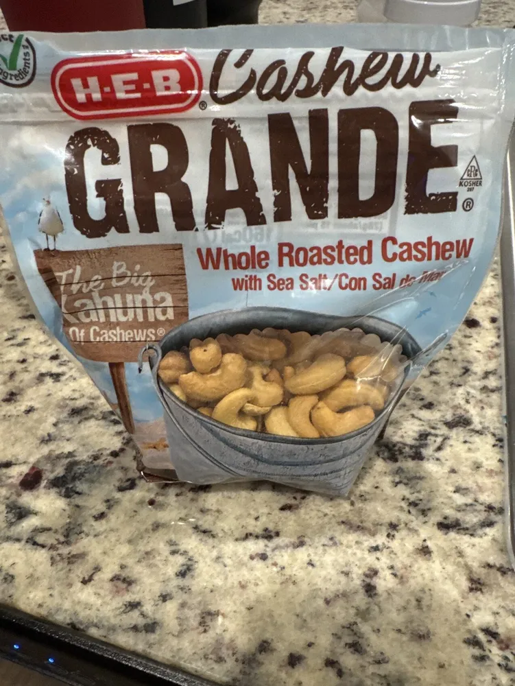 Whole Roasted Cashew with Sea Salt/Con Sal de Mar