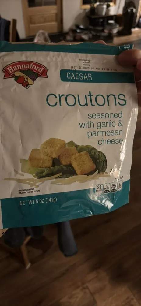CAESAR croutons seasoned with garlic & parmesan cheese