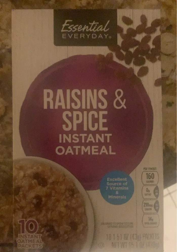 Raisins and spice oatmeal