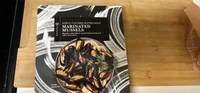 Garlic-flavored butter sauce marinated mussels