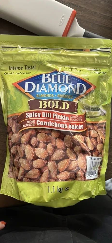 Spicy dill pickle almonds